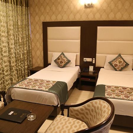 Hotel Amar Inn- Lajpat Nagar Central Market New Delhi Exteriör bild