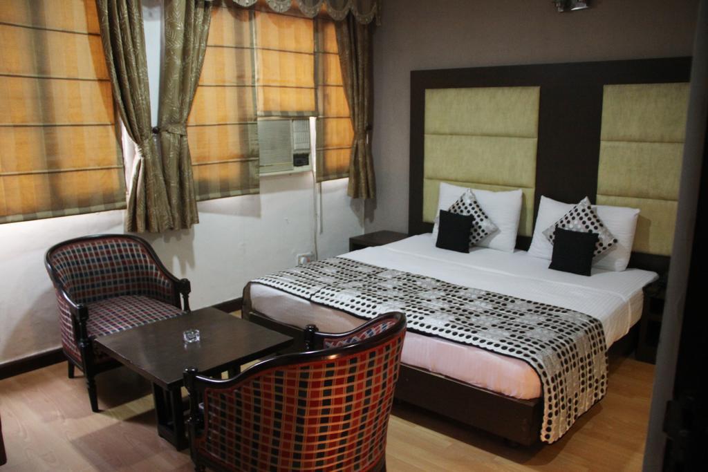 Hotel Amar Inn- Lajpat Nagar Central Market New Delhi Rum bild
