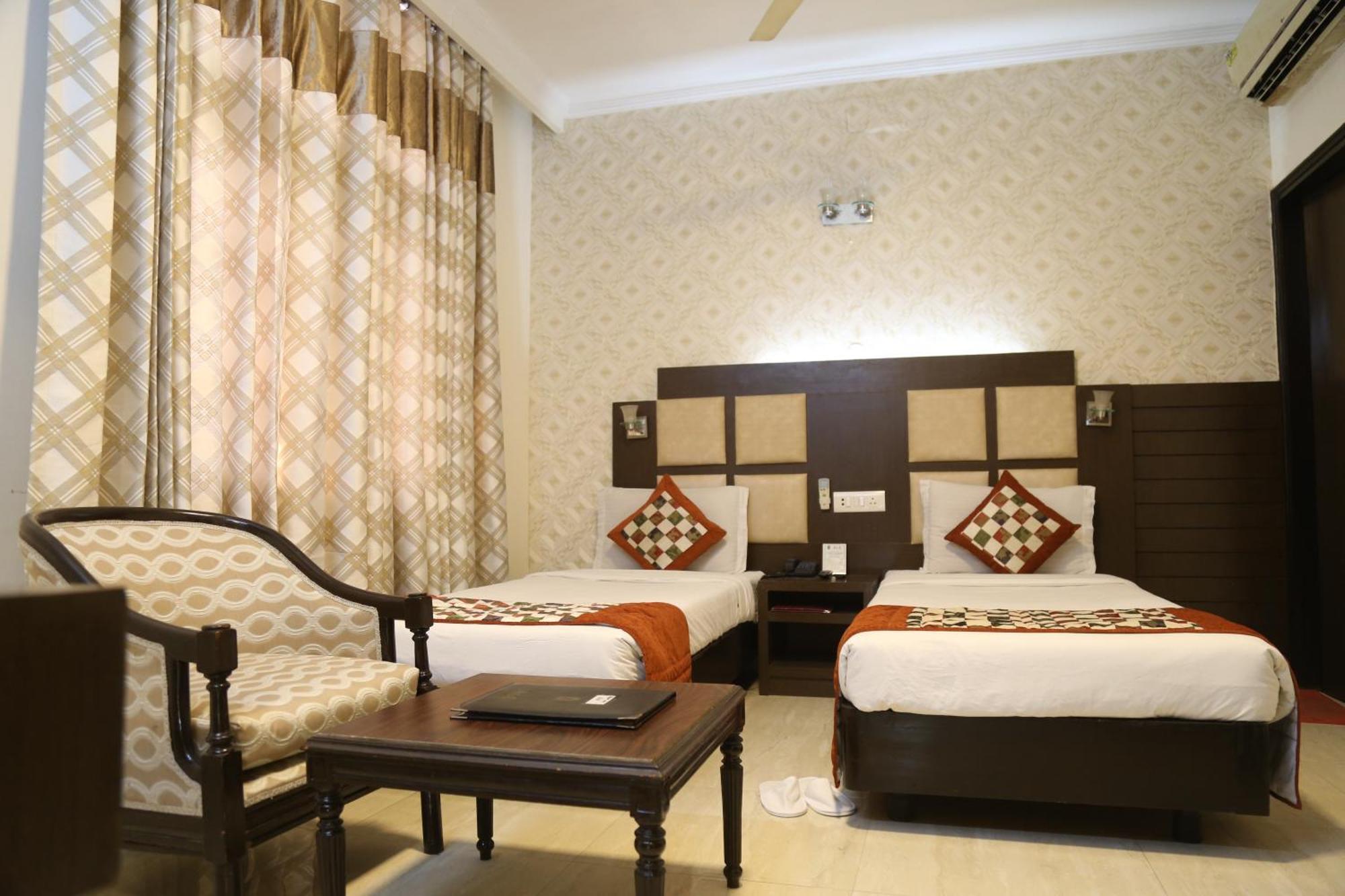 Hotel Amar Inn- Lajpat Nagar Central Market New Delhi Exteriör bild