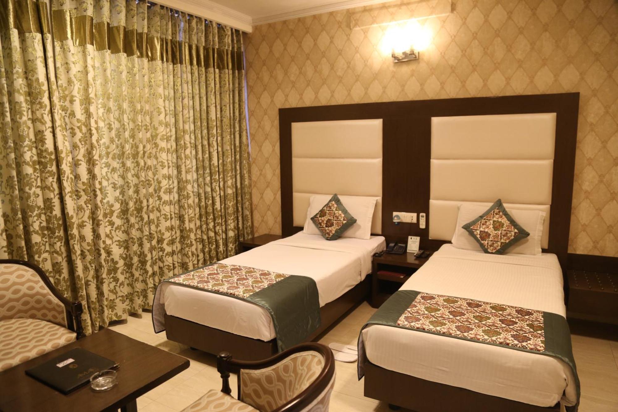 Hotel Amar Inn- Lajpat Nagar Central Market New Delhi Exteriör bild