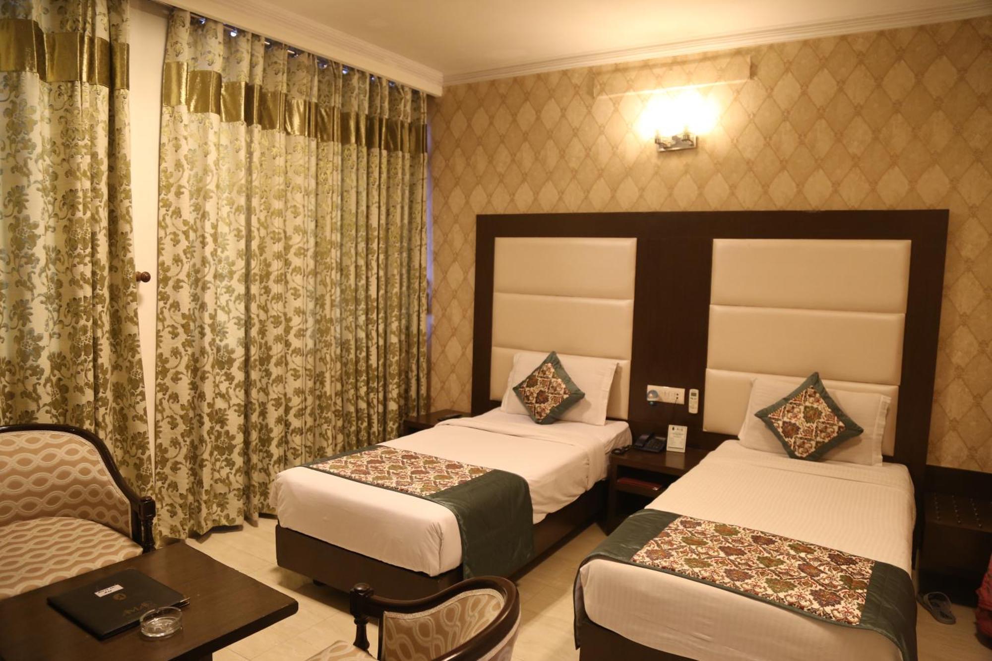 Hotel Amar Inn- Lajpat Nagar Central Market New Delhi Exteriör bild