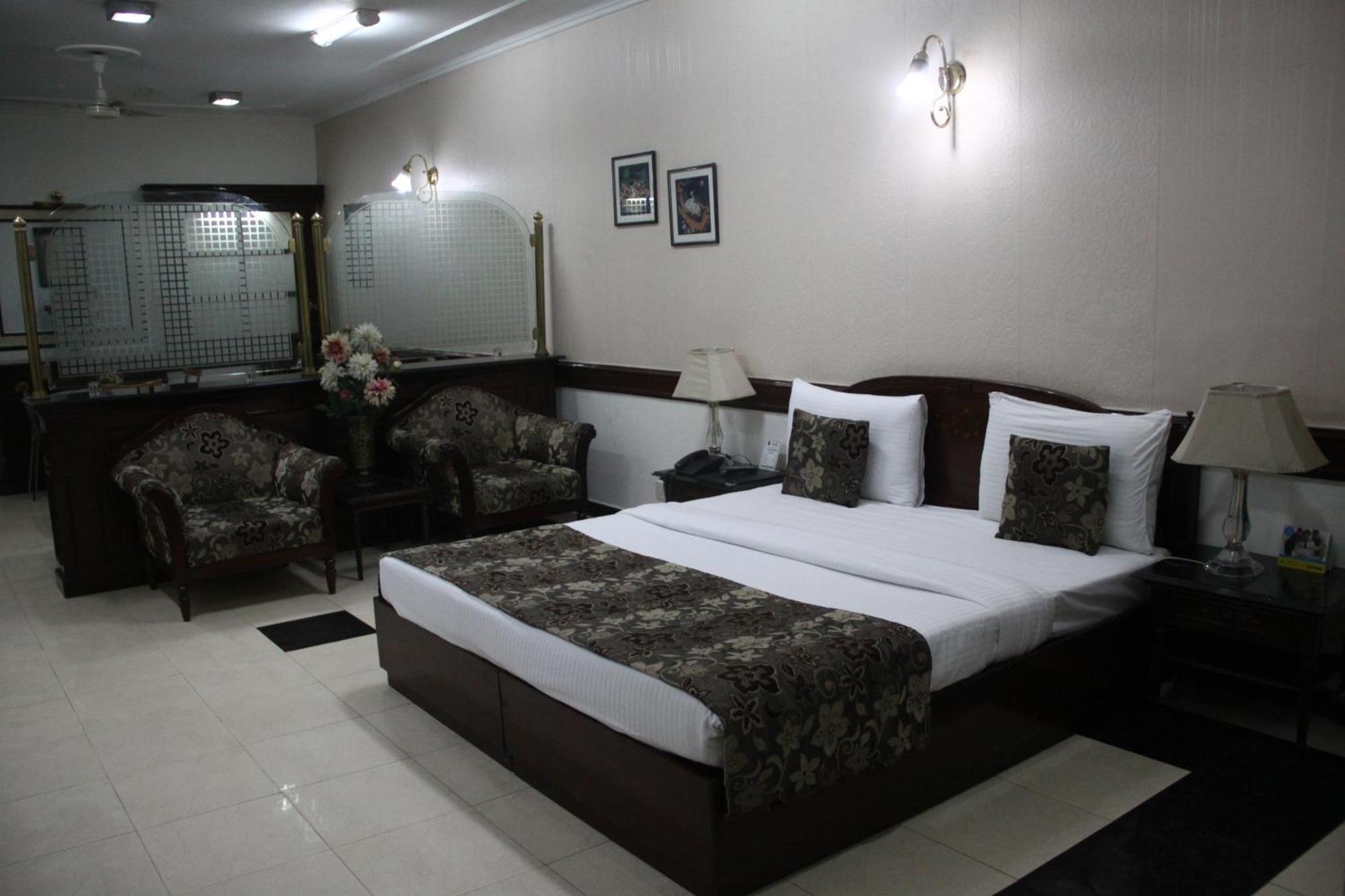 Hotel Amar Inn- Lajpat Nagar Central Market New Delhi Exteriör bild