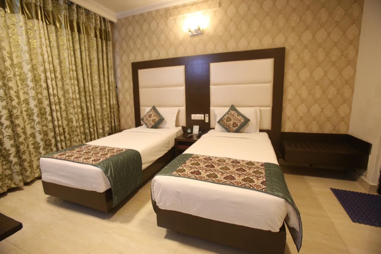 Hotel Amar Inn- Lajpat Nagar Central Market New Delhi Exteriör bild