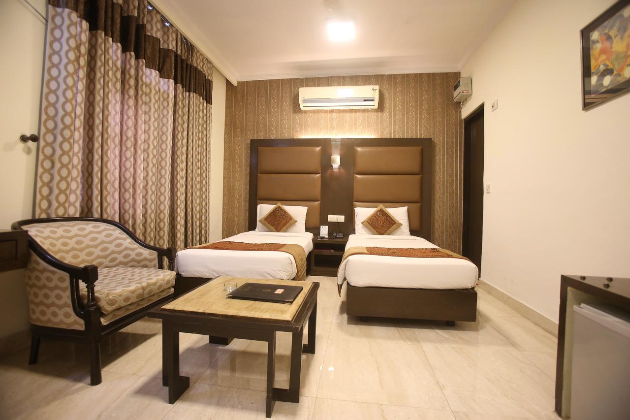 Hotel Amar Inn- Lajpat Nagar Central Market New Delhi Exteriör bild