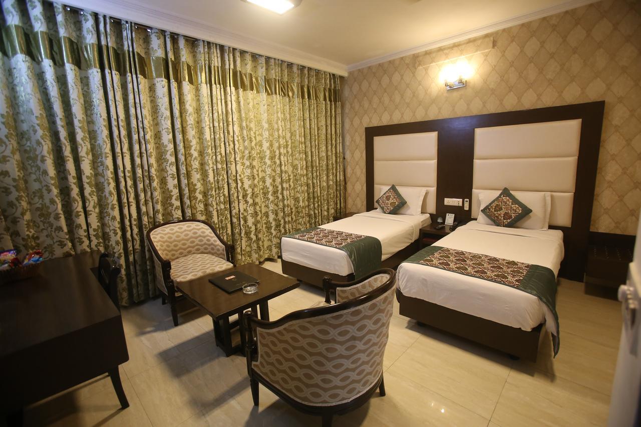 Hotel Amar Inn- Lajpat Nagar Central Market New Delhi Exteriör bild