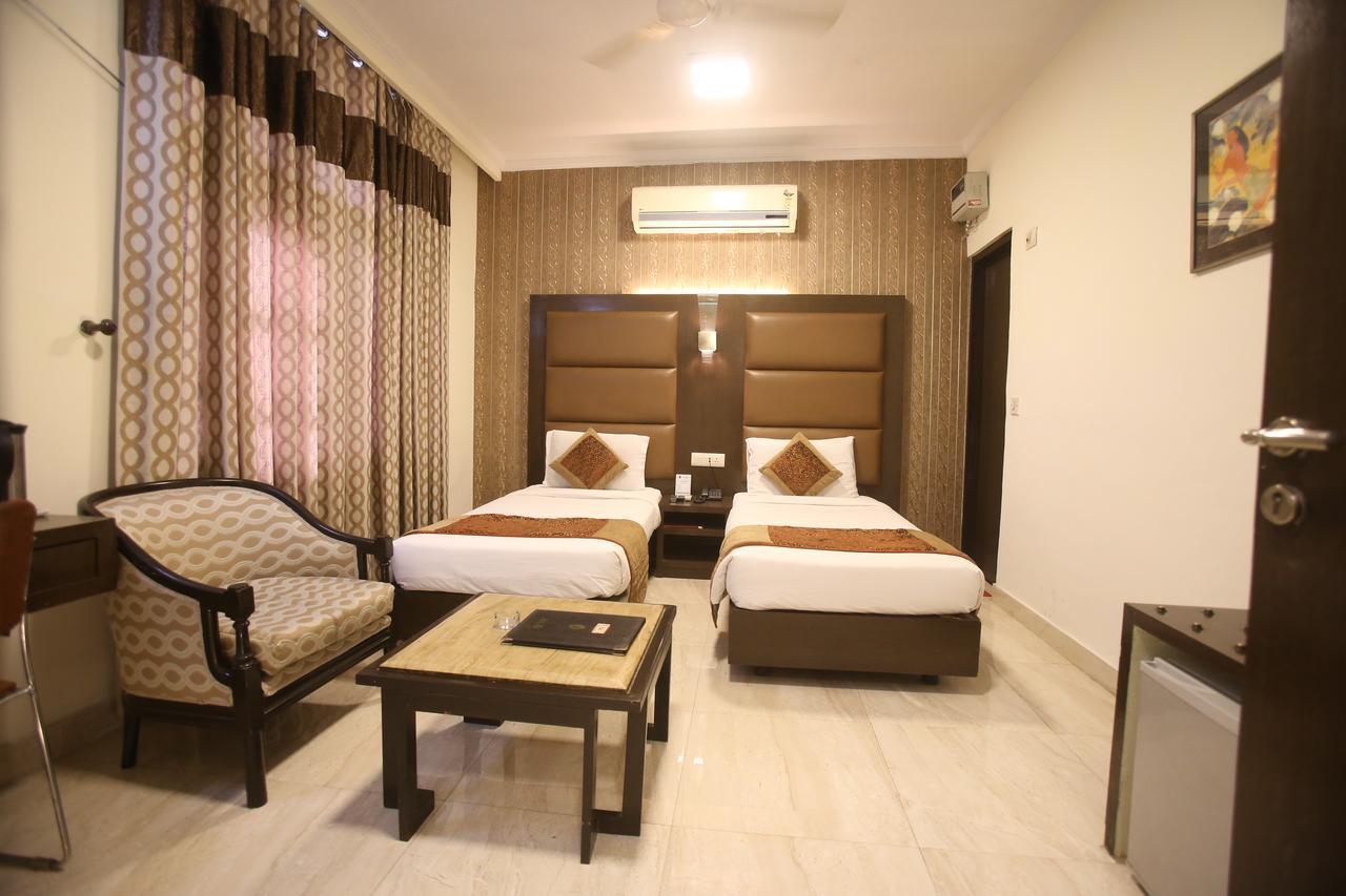 Hotel Amar Inn- Lajpat Nagar Central Market New Delhi Exteriör bild