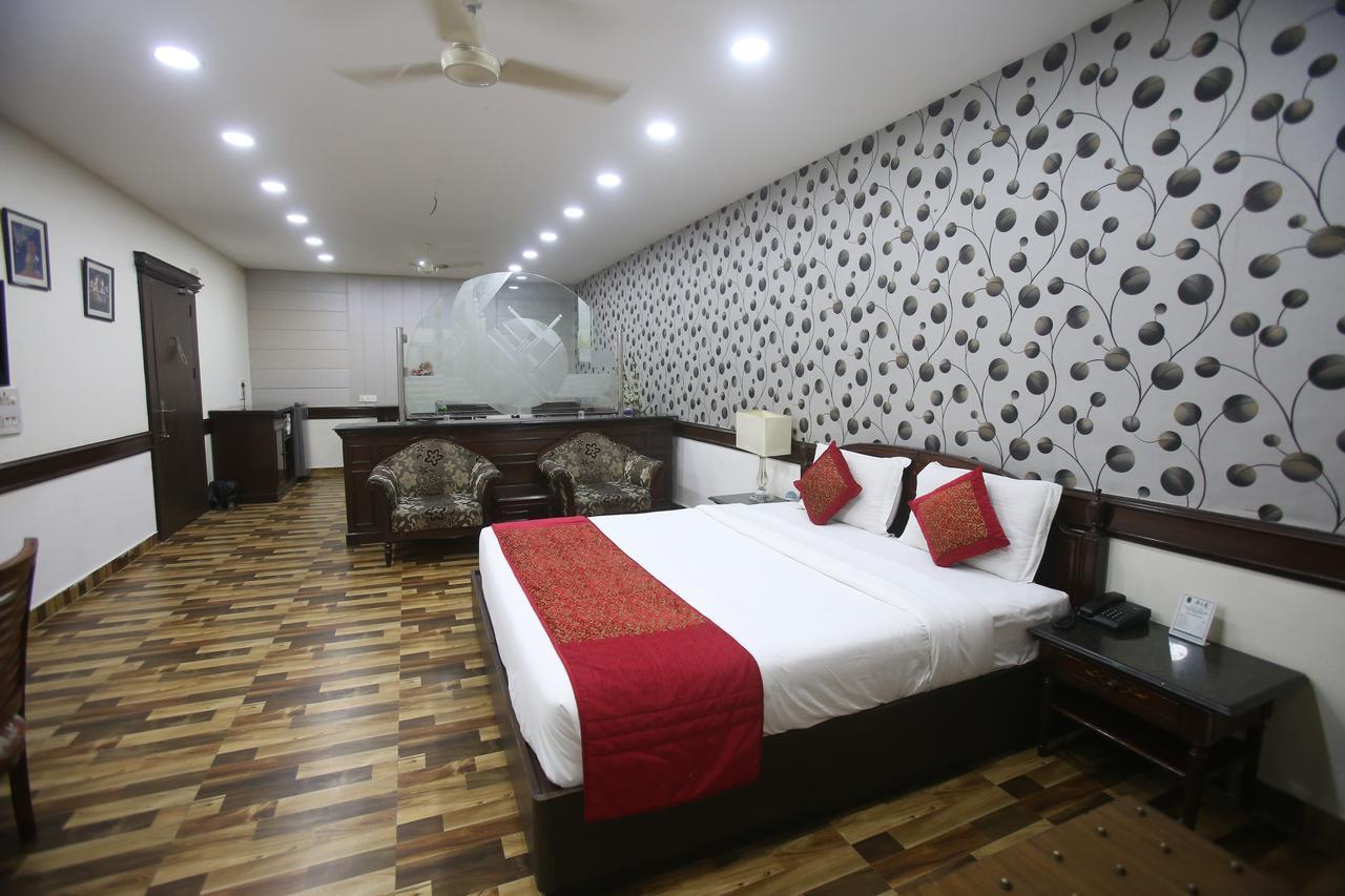 Hotel Amar Inn- Lajpat Nagar Central Market New Delhi Exteriör bild